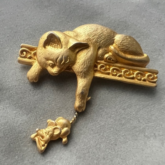 Gold Cat Brooch with Dangling Charm - Picture 2 of 6